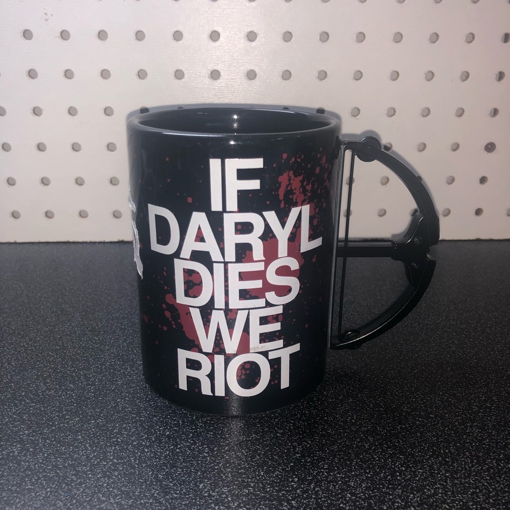 The Walking Dead TWD “If Daryl Dies We Riot” Coffee Mug With Bow Handle 2013 AMC